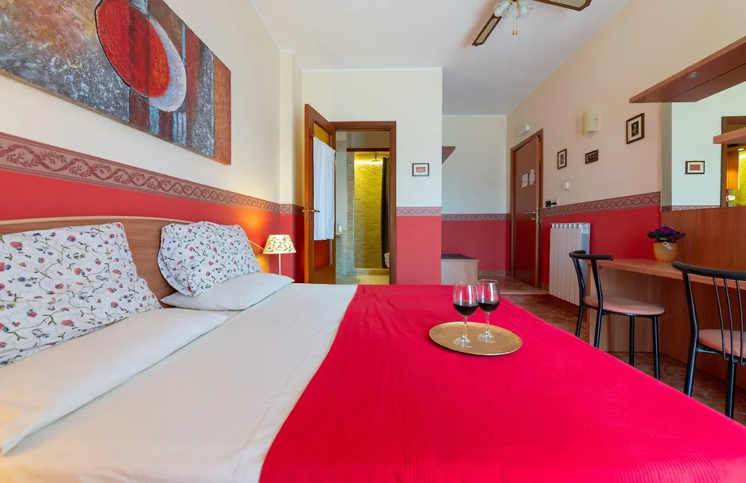 Aurora Rooms-1